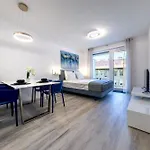 Frankie\'S Apartment