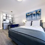 Frankie\'S Apartment